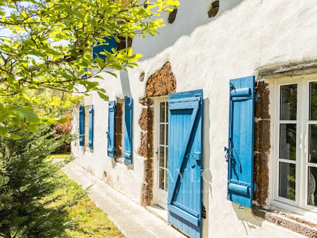 Maison avec piscine et jardin