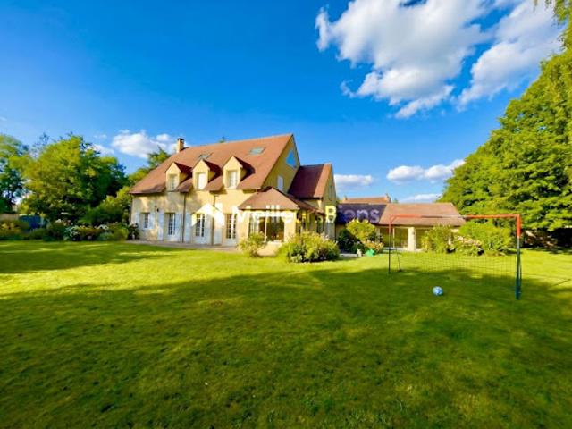 Maison avec piscine et jardin