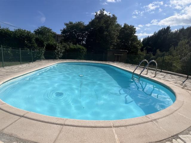 Maison avec Quatre Chambres et Piscine 139m² Lasalle