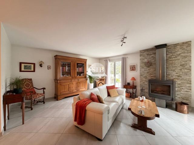 Maison avec sous sol total et dépendance