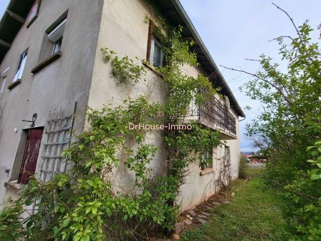Maison avec sous sol et terrain de 920 m²