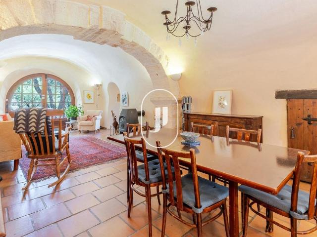Maison avec studio et piscine à vendre dans le Luberon 150m² Lacoste