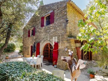 Maison avec studio et piscine à vendre dans le Luberon 150m² Lacoste