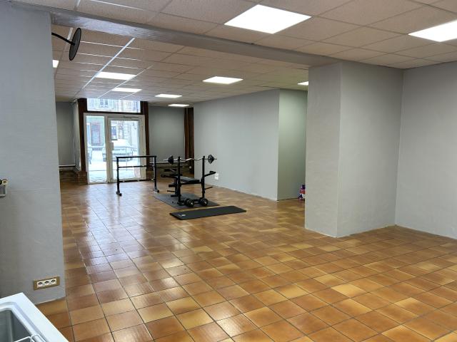 MAISON LOCAL COMMERCIAL AVEC APPARTEMENT 4 PIECES HABITATION OU RAPPORT