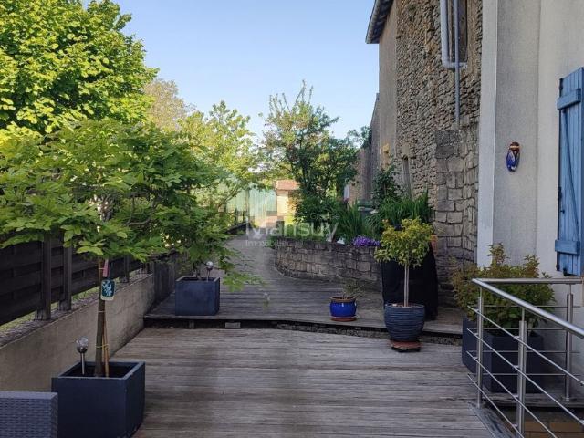 Maison, Avril