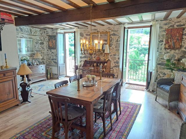 Maison, Axat
