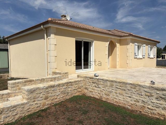 Maison, Ayen