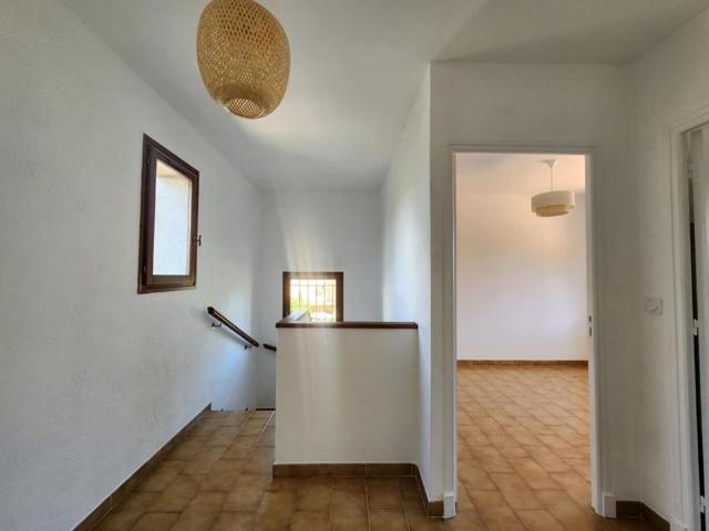Maison Boulouris 4 pièces 82 m2 VERANDA SOUS SOL JARDIN