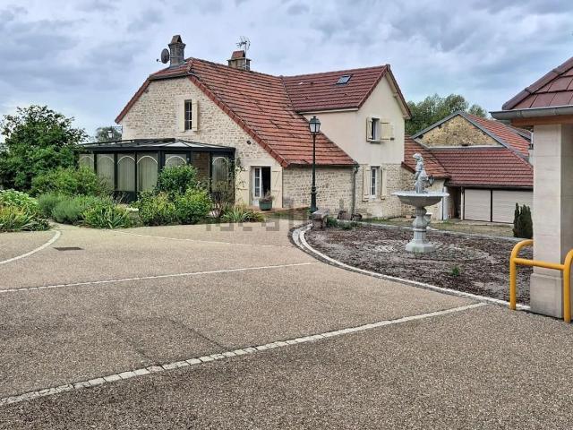 Maison, Bourmont entre Meuse et Mouzon