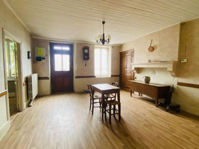 Maison bourbonnaise de caractère 4 chambres 145 m2 habitable Un véritable havre de paix aux portes du Massif central ! 144.13 m2