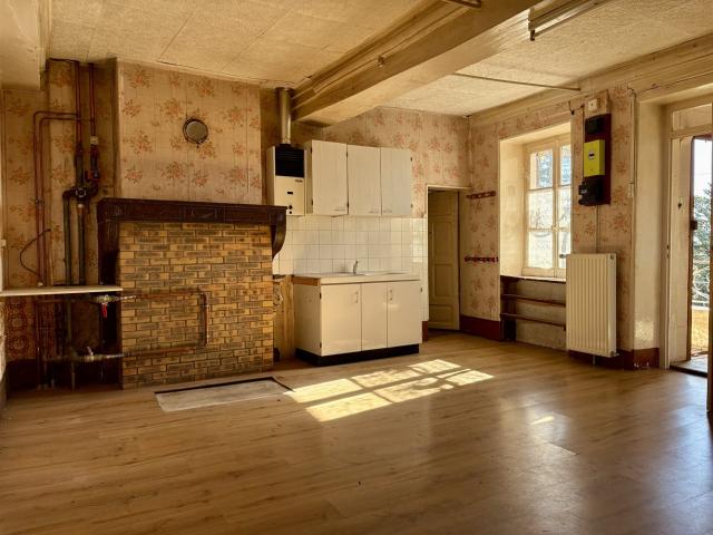 Maison Bourguignonne A Restaurer Dans Charmant Village 122m² Mancey