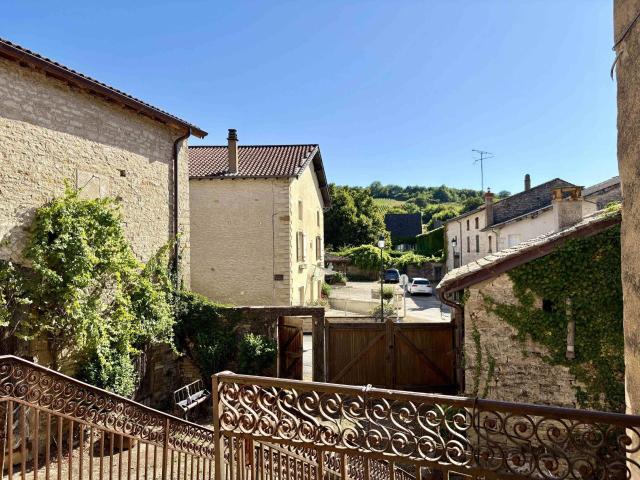Maison Bourguignonne Avec Tour Et Ancien Cuvage 95m² Plottes