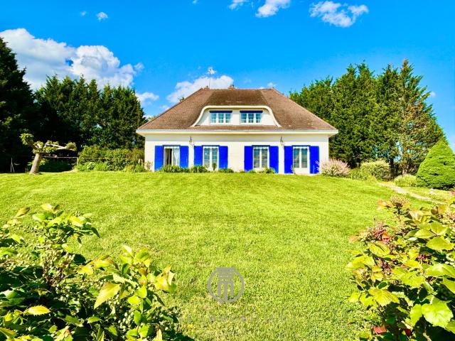Maison bourguignonne de caractère avec vue dégagée sur la campagne