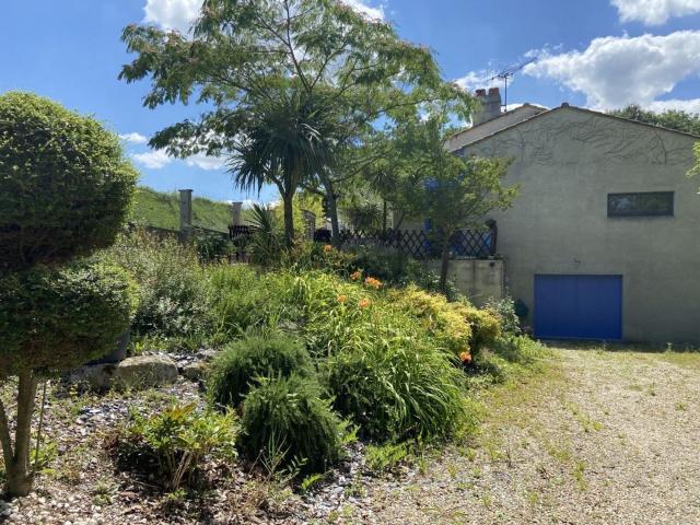 Maison, Bourg Charente
