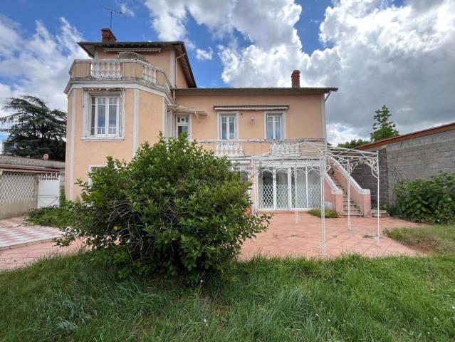 Maison, Bourg de Péage