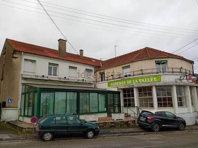 Maison, Bourg et Comin