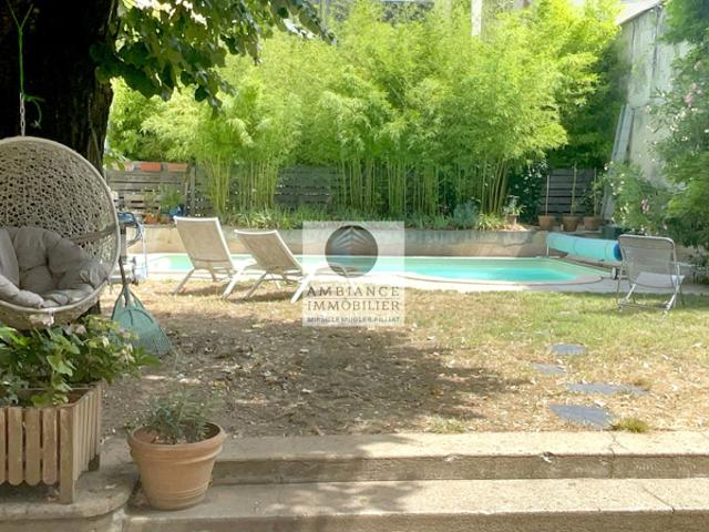 Maison bourgeoise avec piscine en centre ville