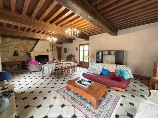 MAISON BOURGEOISE DE 334 M2 AU COEUR DE LA BOURGOGNE