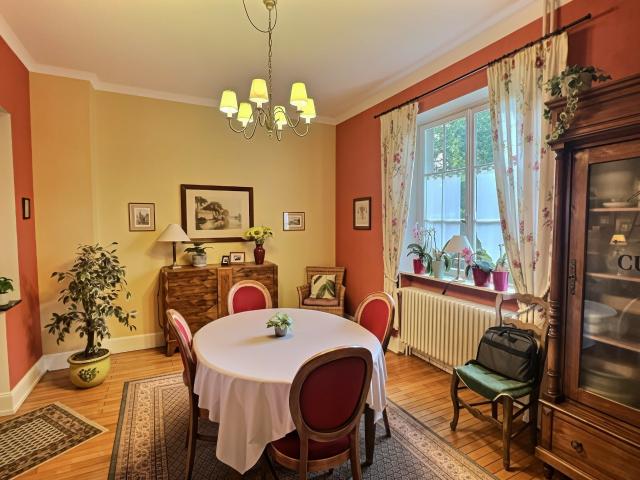 MAISON MITOYENNE DE CARACTERE 180M2 6 ARES 3 CHAMBRES BUREAU SARRALBE 157500€