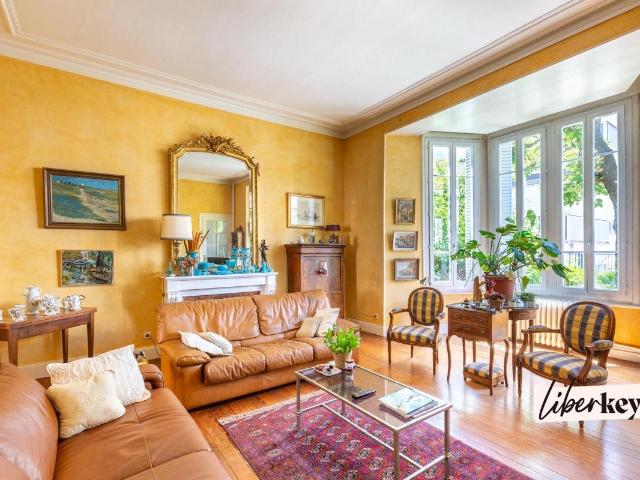 Maison bourgeoise du XIXème siècle 223 m² Centre de Vienn. 224m² Vienne