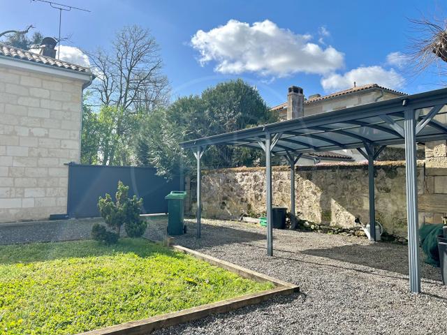 Maison bourgeoise en pierre Galgon centre 300m² Galgon