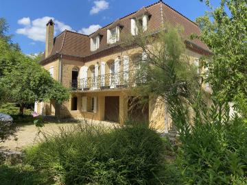 Maison Bourgeoise en Pierre de 250 m² proche centre ville 250m² Gourdon