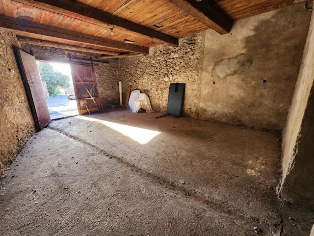 MAISON BOURGEOISE EN PIERRE DE TYPE 6 AVEC GARAGE ET JARDIN ATTE