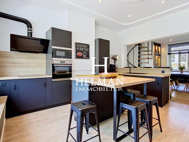 Maison bourgeoise entièrement rénovée, avec garage et cour a. 223m² Boulogne sur Mer