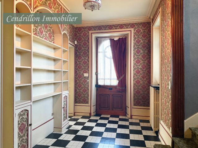 Maison bourgeoise indépendante de 1928, 3 chambres + combles,220m2 hab sur 4366m2 de terrain, + maison anne