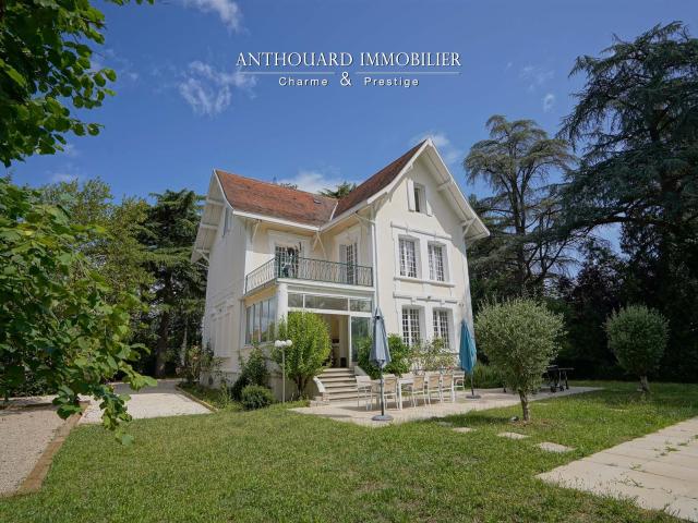 Maison bourgeoise, jardin, piscine 250m² Bergerac