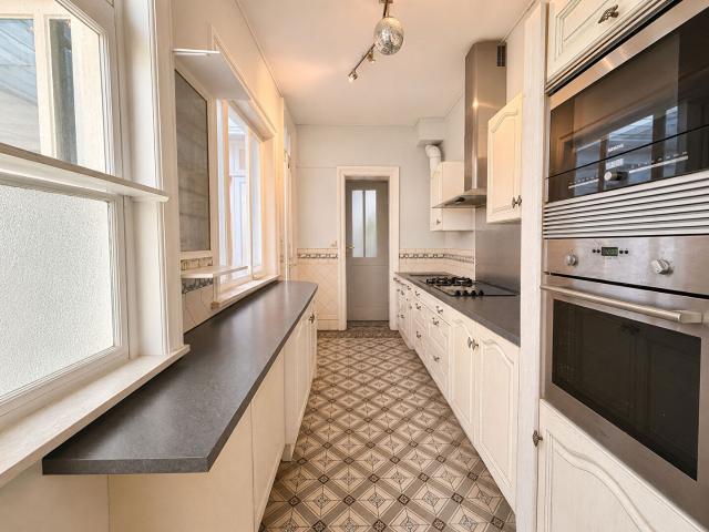 Maison bourgeoise mitoyenne 8 pièces, 4 chambres avec jardin
