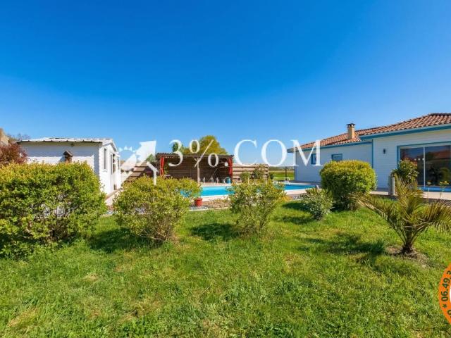 Maison bois 2012 avec piscine Terrain 4008 m2 Possibilit