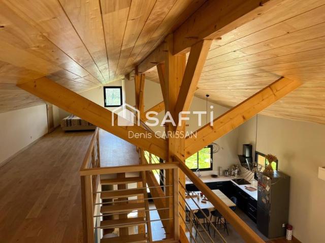Maison bois sur terrain boisé de 1,7 Ha