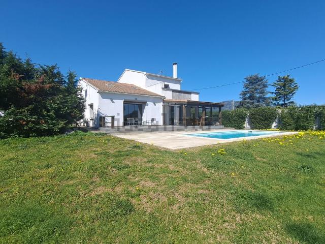 Maison, Borgo