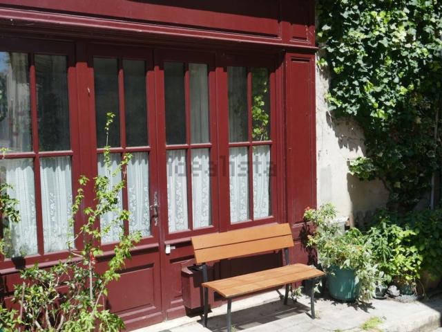 Maison, Bazas