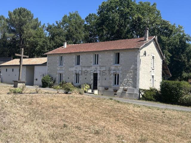 Maison, Baignes Sainte Radegonde