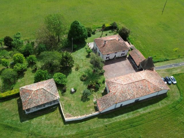 Maison Barbezieux Saint Hilaire 8 pièce s 341 m2 341m² Barbezieux Saint Hilaire