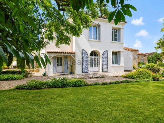 Maison, Barbezières