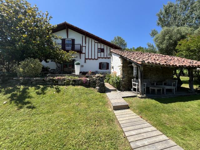 Maison basque du 18ème siècle à vendre