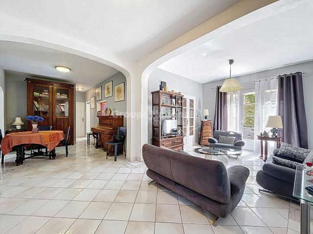 Maison Bastide provençale 187m², jardin paysager avec 1. 187m² Avignon