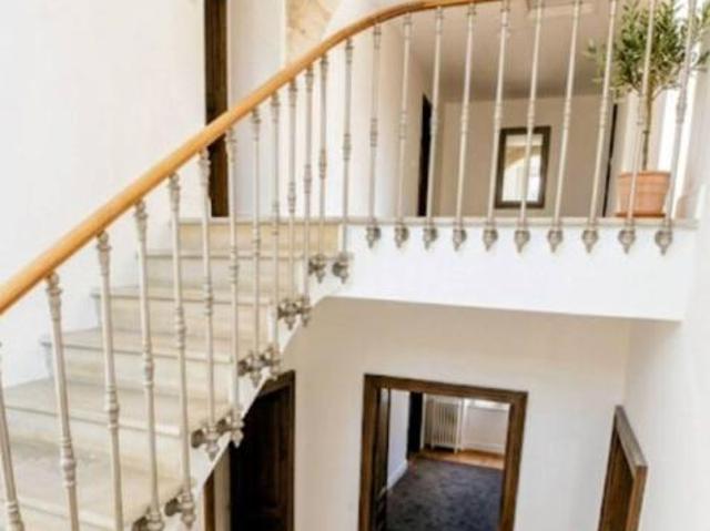 Maison Béziers 10 pièces 347 m2. Grand salon salle à manger 7 chambres, parc