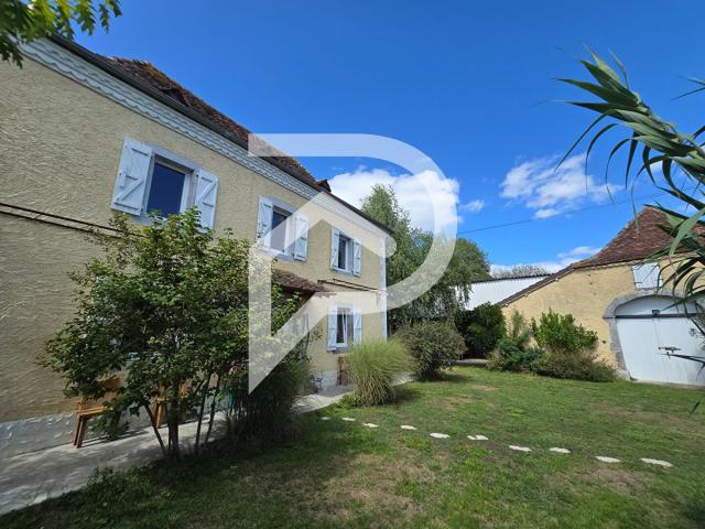 Maison Béarnaise de 152 m² et dépendances sur un parc de 3 1. 152m² Hagetaubin