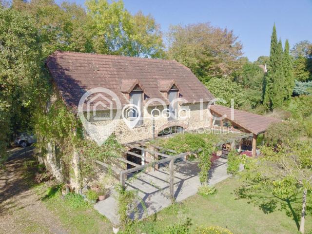 Maison béarnaise rénovée avec gîte et piscine au coeur de 2 h