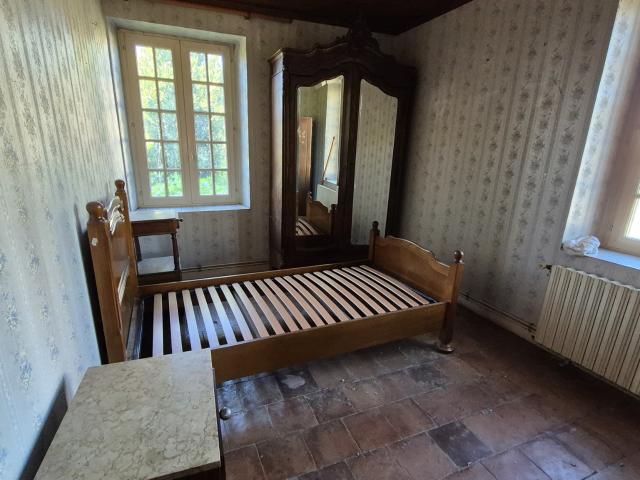 Maison beau potentiel bourg saint georges du bois