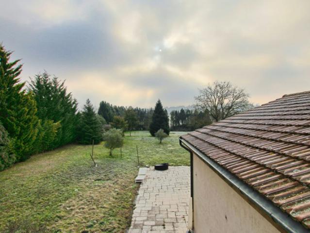 Maison beaux volumes sur terrain 3 180 m2