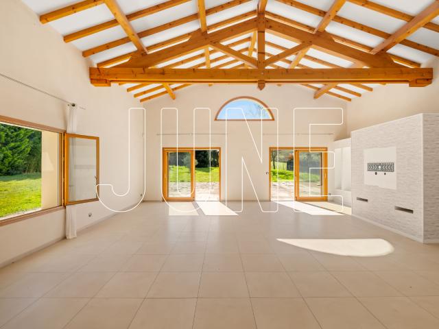 Maison beaux volumes sur terrain 3 180 m2