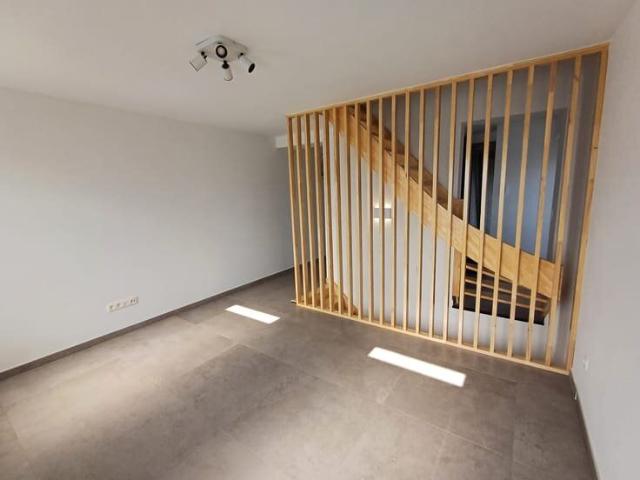 Maison bel étage deux chambres avec garage à Mons