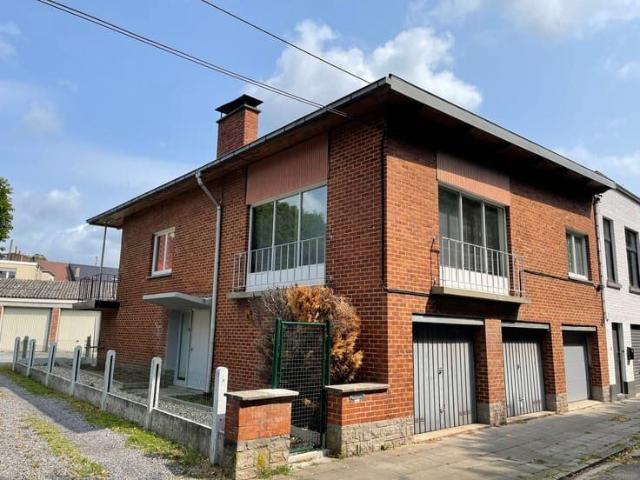 Maison bel étage très bien située 3ch, terrasse et garage