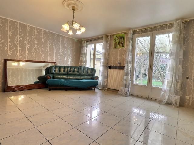 MAISON BEL ETAGE 5 CHAMBRES JARDIN GARAGE