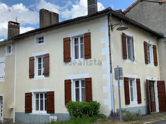 Maison, Benest